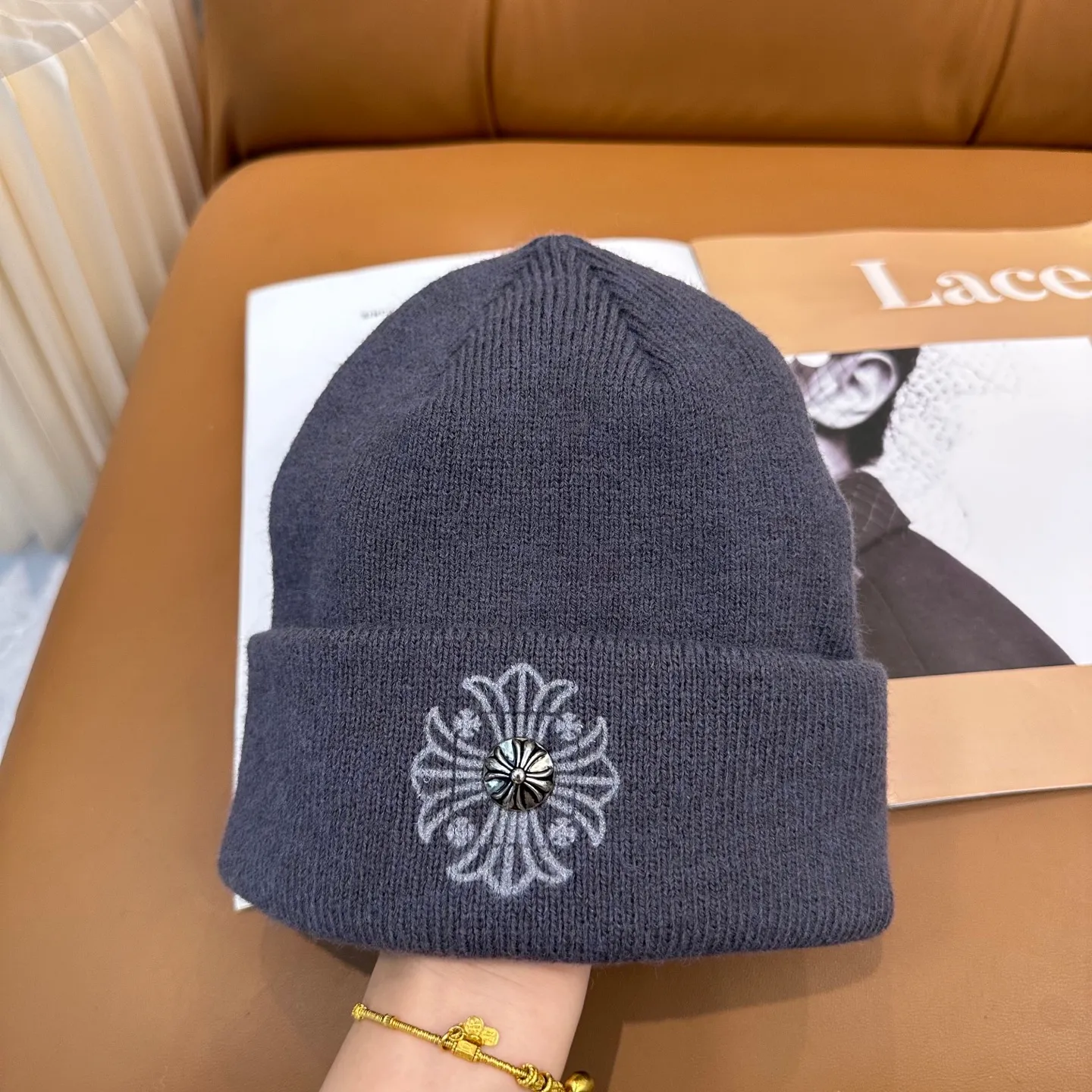 P66 🤍Chrome hearts new autumn and winter embroidered cross knitted hat🧶 One of the must-have hats in autumn and winter~ It really looks good on whoever wears it~, it is also a perfect match in black and white and gray in autumn~